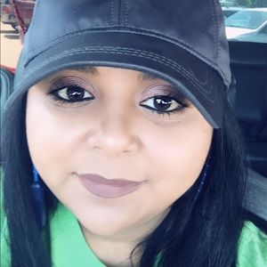 Meet your Posher, Adela